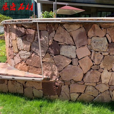 展宏石材 红色不规则碎拼石，打造自然园林景观新美学